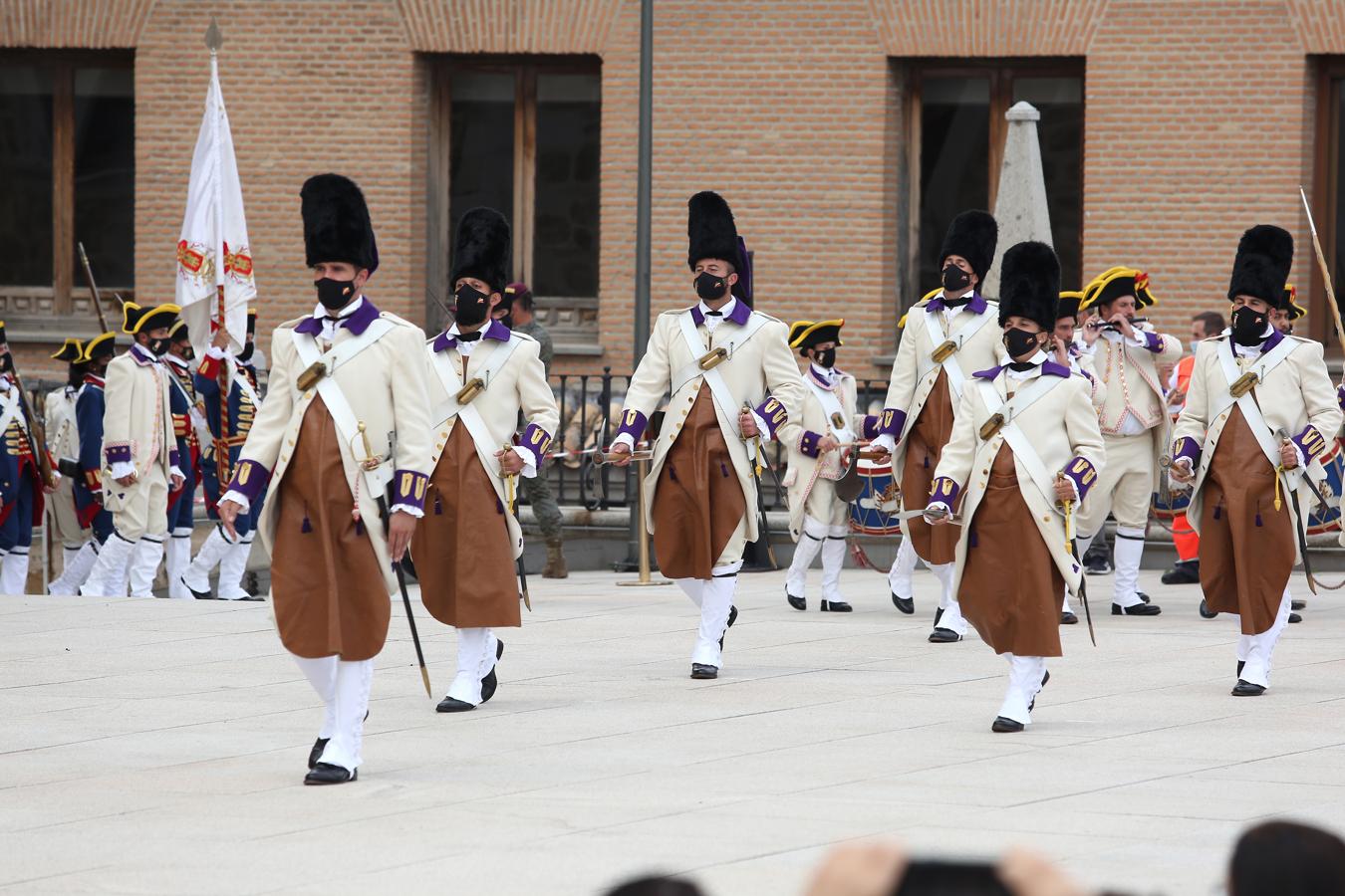 El izado de bandera en el Alcázar de Toledo, en imágenes