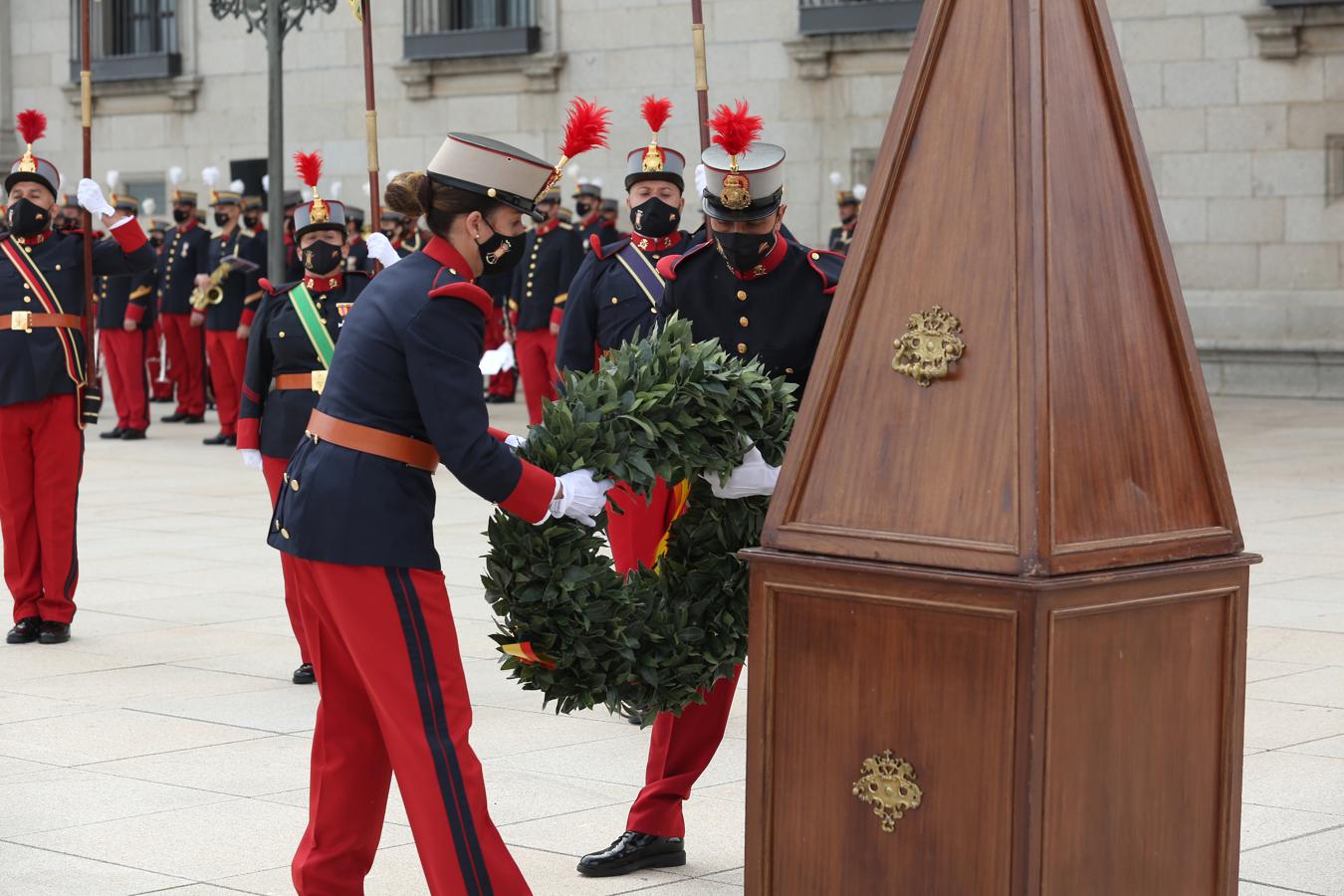 El izado de bandera en el Alcázar de Toledo, en imágenes