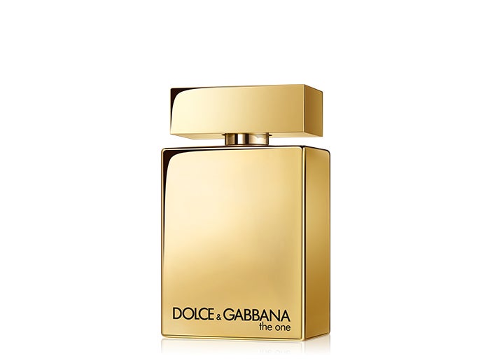 The One For Men Gold de Dolce &amp; Gabbana. The One Gold celebra el hombre que tiene un magnetismo natural pero inconfundible. Un verdadero caballero irradia seguridad con su elegancia innata y estilo único. The One For Men Gold es la encarnación olfativa de este carisma masculino, un sofisticado Eau de Parfum Intense que es tan poderosamente seductor como el hombre que lo usa. Elaborado por un trío de célebres perfumistas: Rodrigo Flores-Roux, Michel Girard y Olivier Pescheux, el aroma es una fusión sublime de cítricos jugosos, jengibre especiado y pachulí. Manteniendo las mismas líneas arquitectónicas de The One For Men, ahora el frasco se baña en oro metálico. Precio: 118 €, 110 ml.