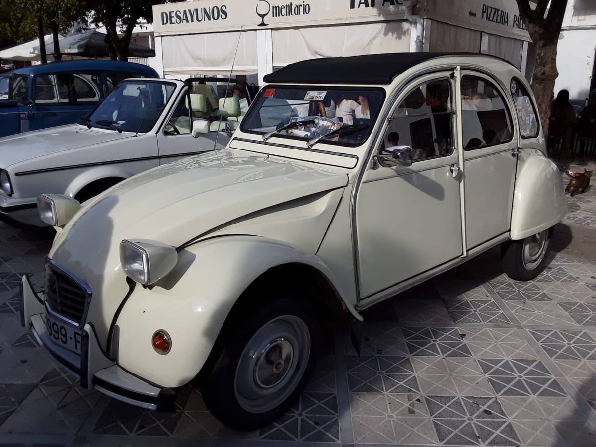 V Edición de la Exhibición de coches clásicos en Alcalá de los Gazules