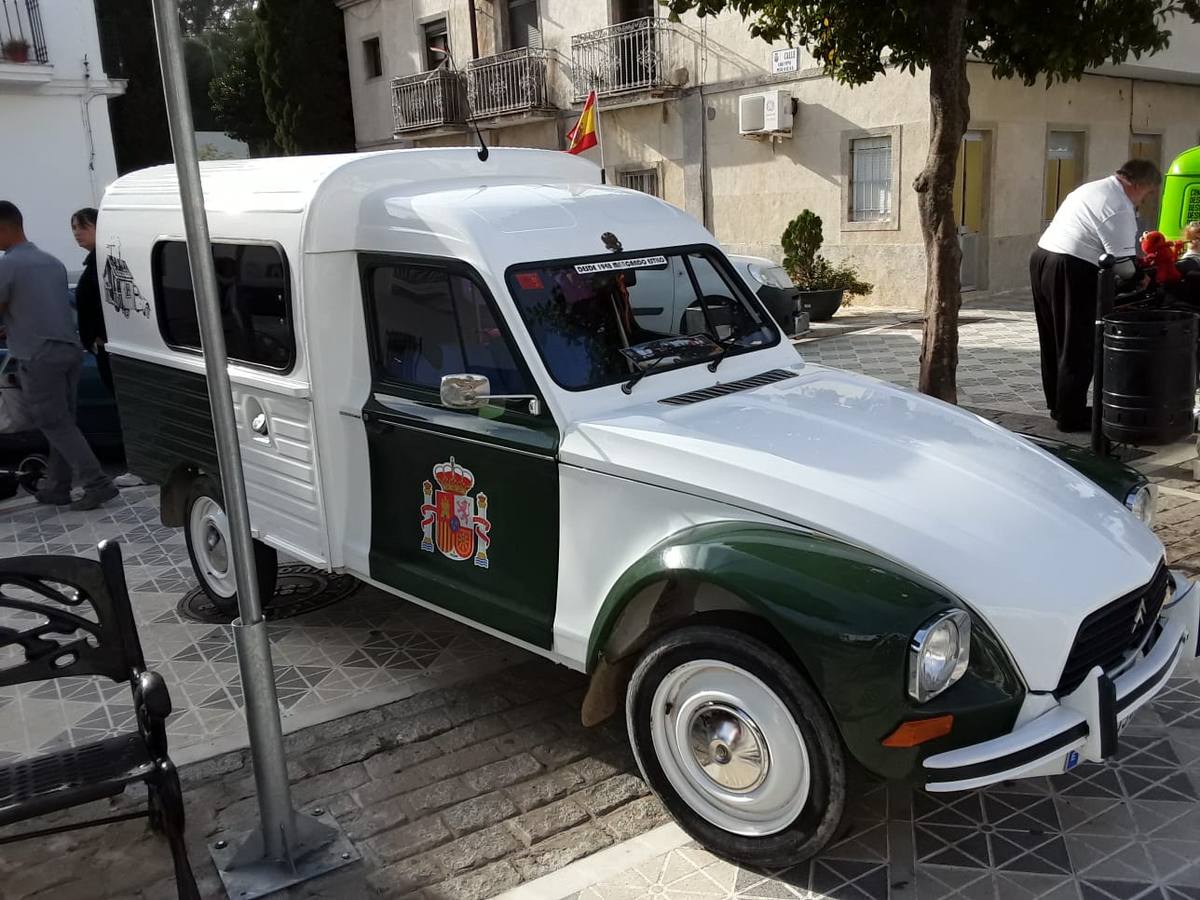 V Edición de la Exhibición de coches clásicos en Alcalá de los Gazules