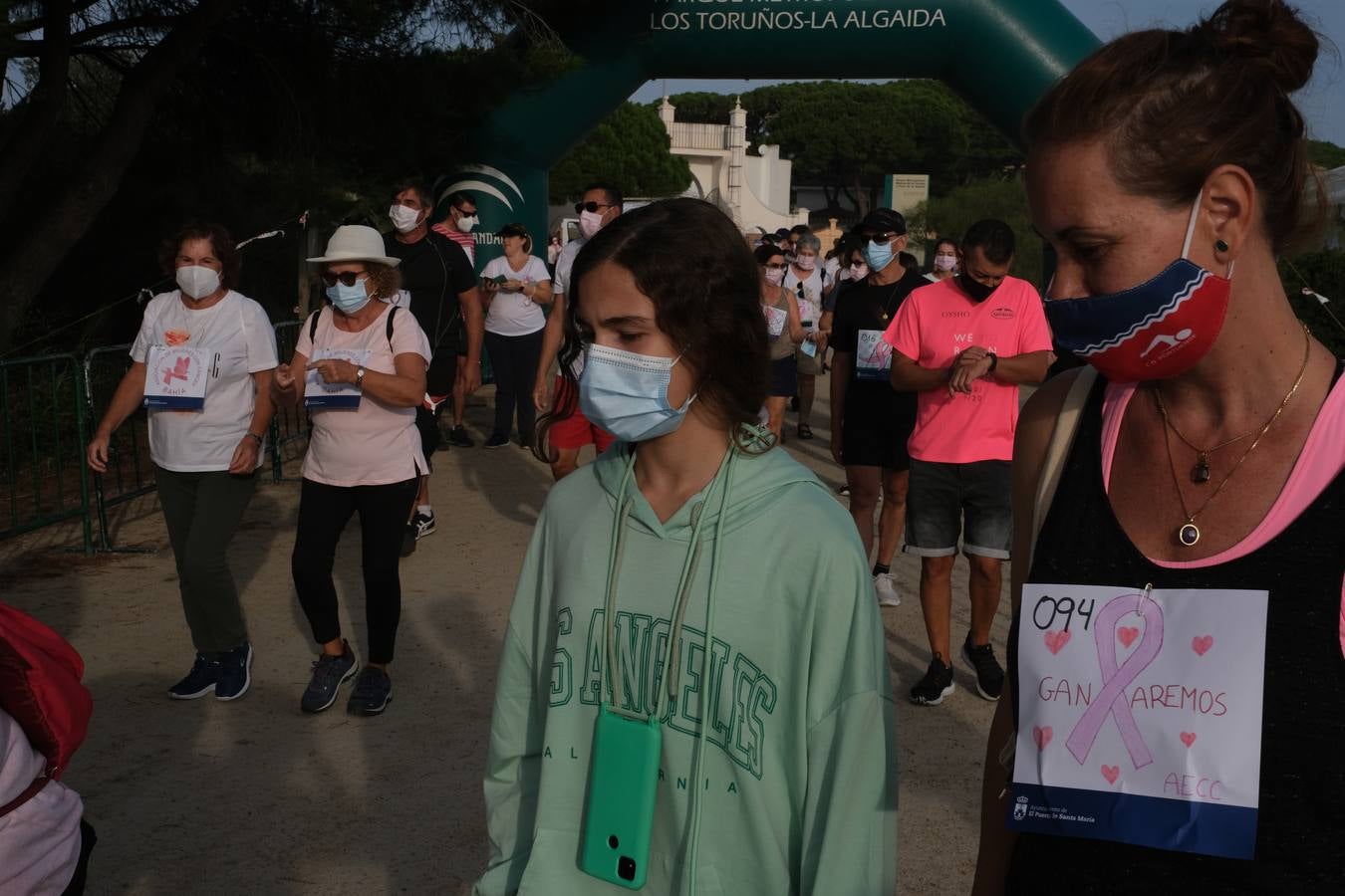 La Marcha Rosa reúne a cientos de personas en Los Toruños para luchar contra cáncer