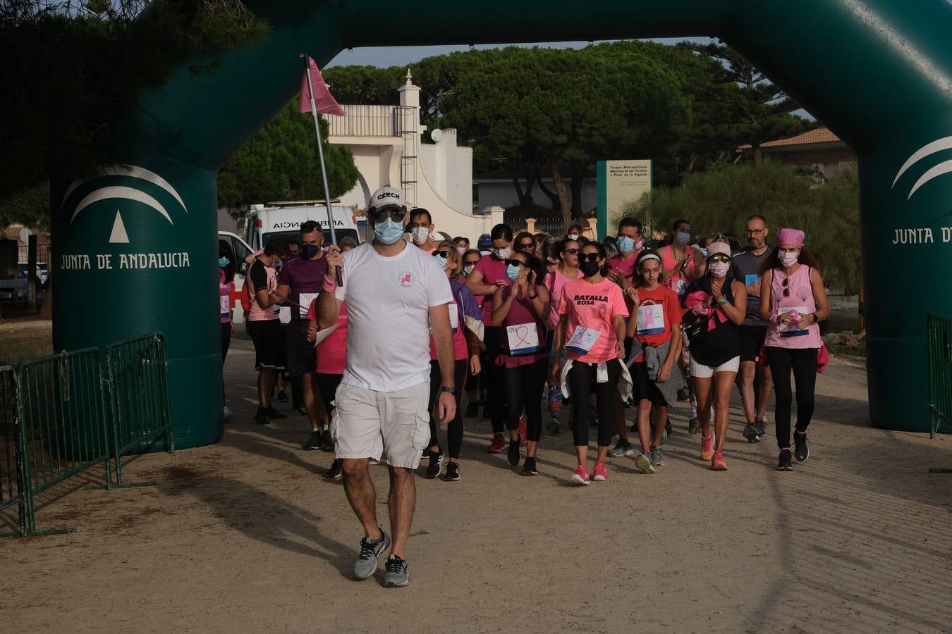 La Marcha Rosa reúne a cientos de personas en Los Toruños para luchar contra cáncer