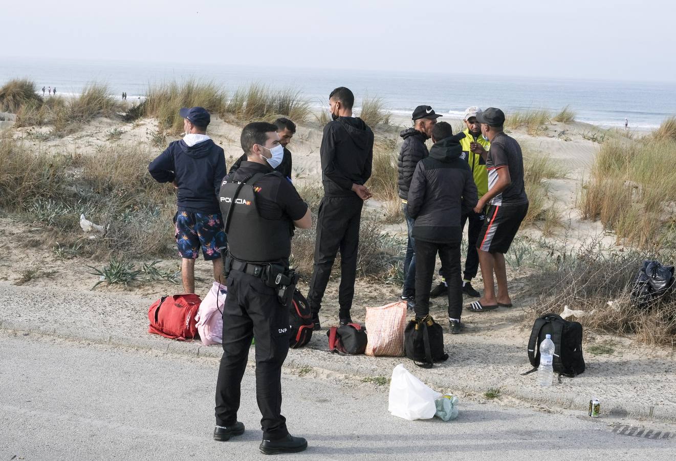 Llegan tres pateras en solo unas horas a Conil y Cádiz capital