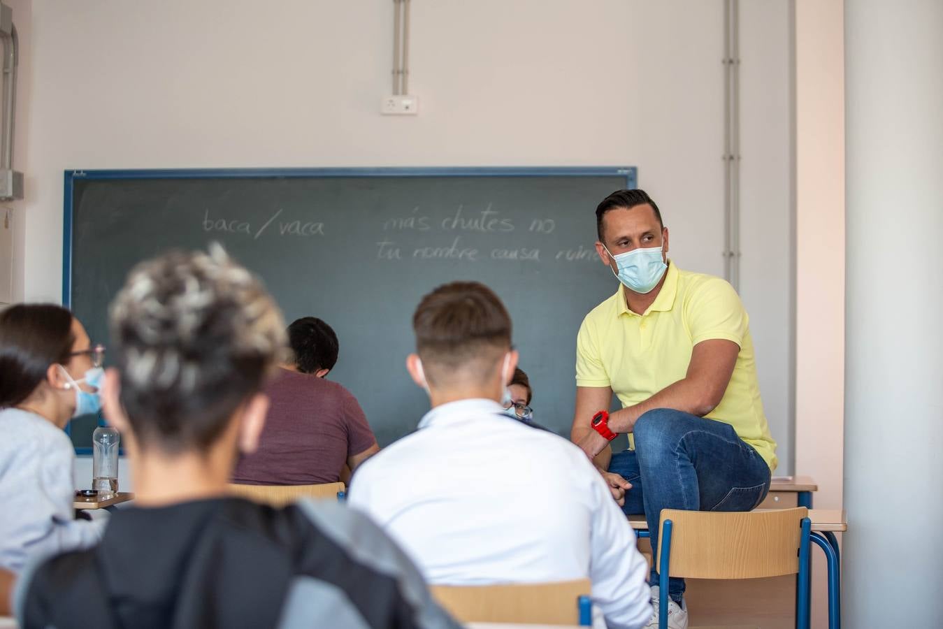 Sergio López Sanz «Haze», durante una de sus clases en el instituto San José, de Coria del Río