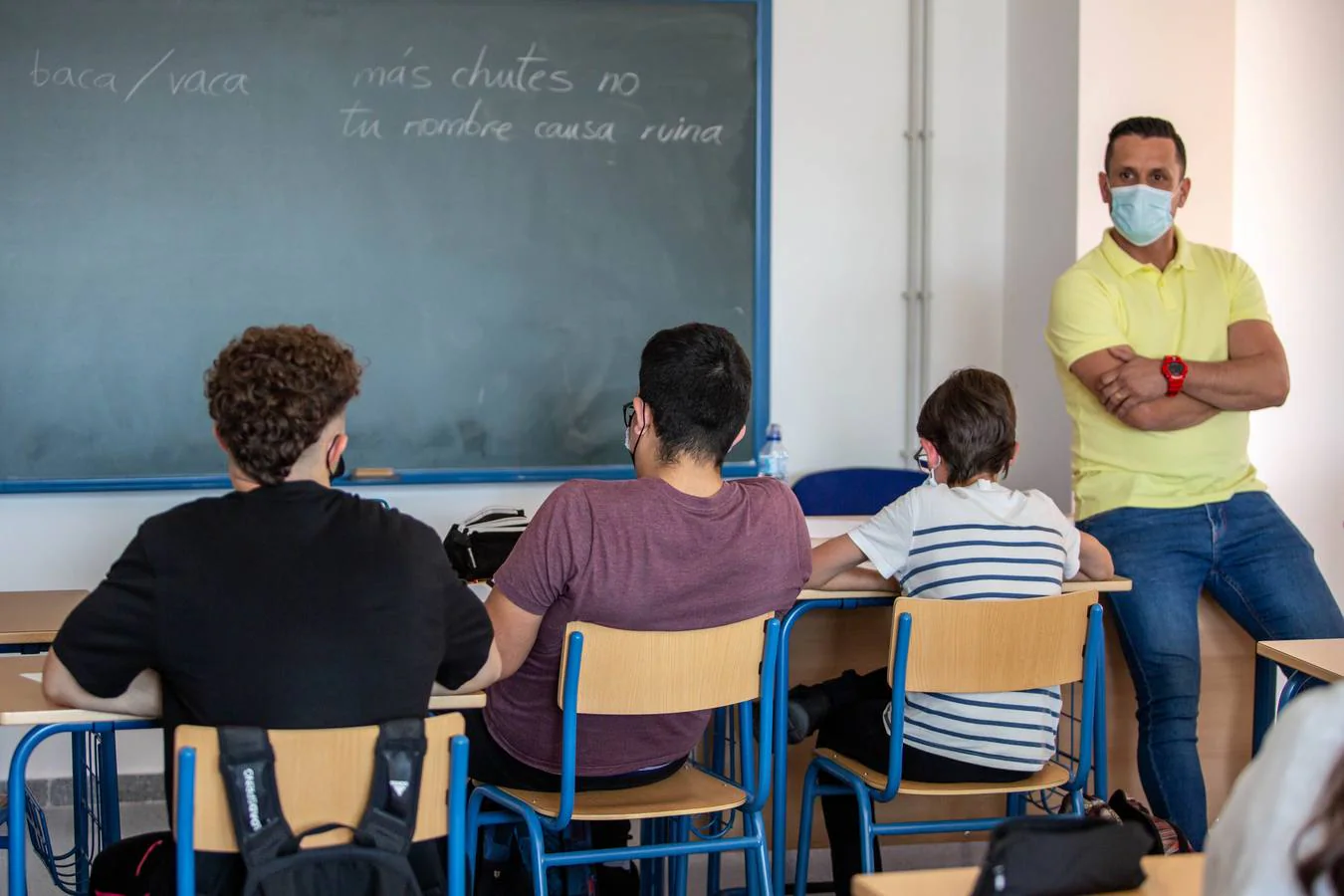 Sergio López Sanz «Haze», durante una de sus clases en el instituto San José, de Coria del Río