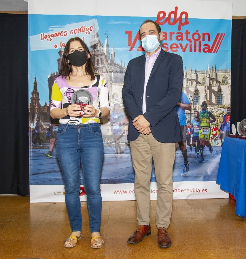 En imágenes, entrega de los premios de las categorías populares de la Edp Media Maratón de Sevilla 2021