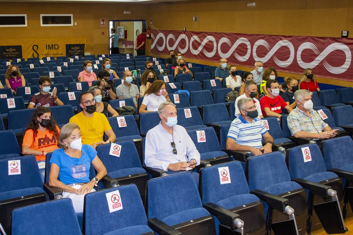 En imágenes, entrega de los premios de las categorías populares de la Edp Media Maratón de Sevilla 2021