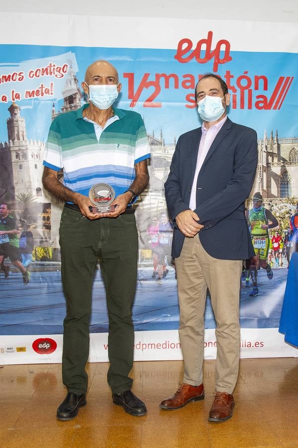 En imágenes, entrega de los premios de las categorías populares de la Edp Media Maratón de Sevilla 2021