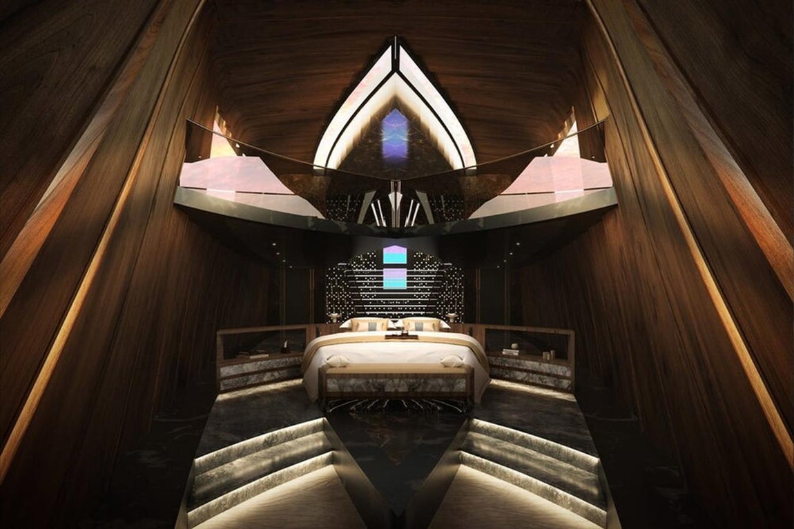 Bond Girl, el trimarán perfecto para espías. El camarote principal posee dos plantas y unas líneas decorativas que no tienen nada que envidiar a las de los mejores hoteles. En los laterales se pueden añadir otros dos camarotes si fuese necesario.