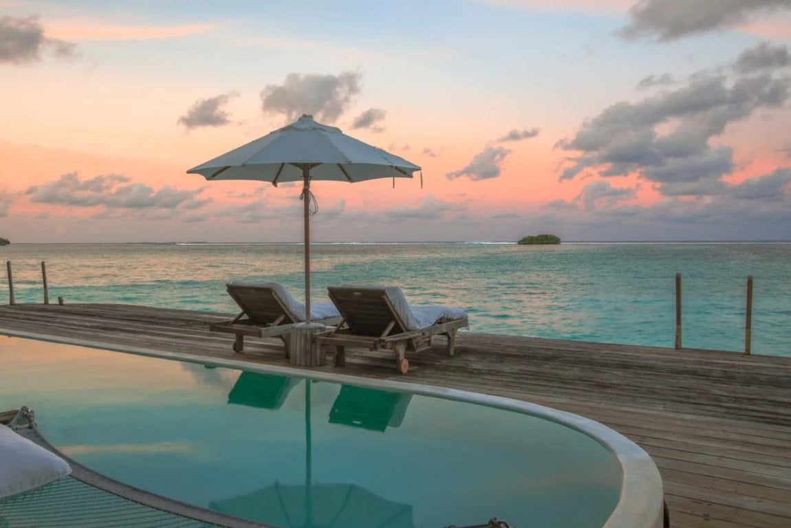 El Resort en Maldivas de la escapada de Tamara Falcó e Isabel Preysler. La villa posee una superficie de 555 metros cuadrados y cuenta con un servicio de mayordomo las 24 horas además de buffet libre tanto de comida como bebida.