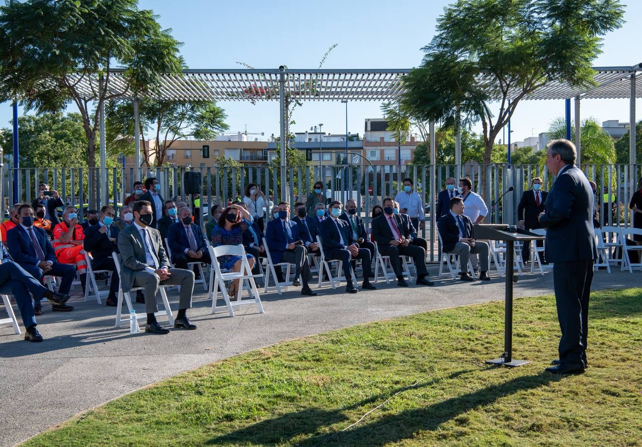 En imágenes, inauguración de ‘El aplauso’, el monumento homenaje a los sanitarios en Sevilla