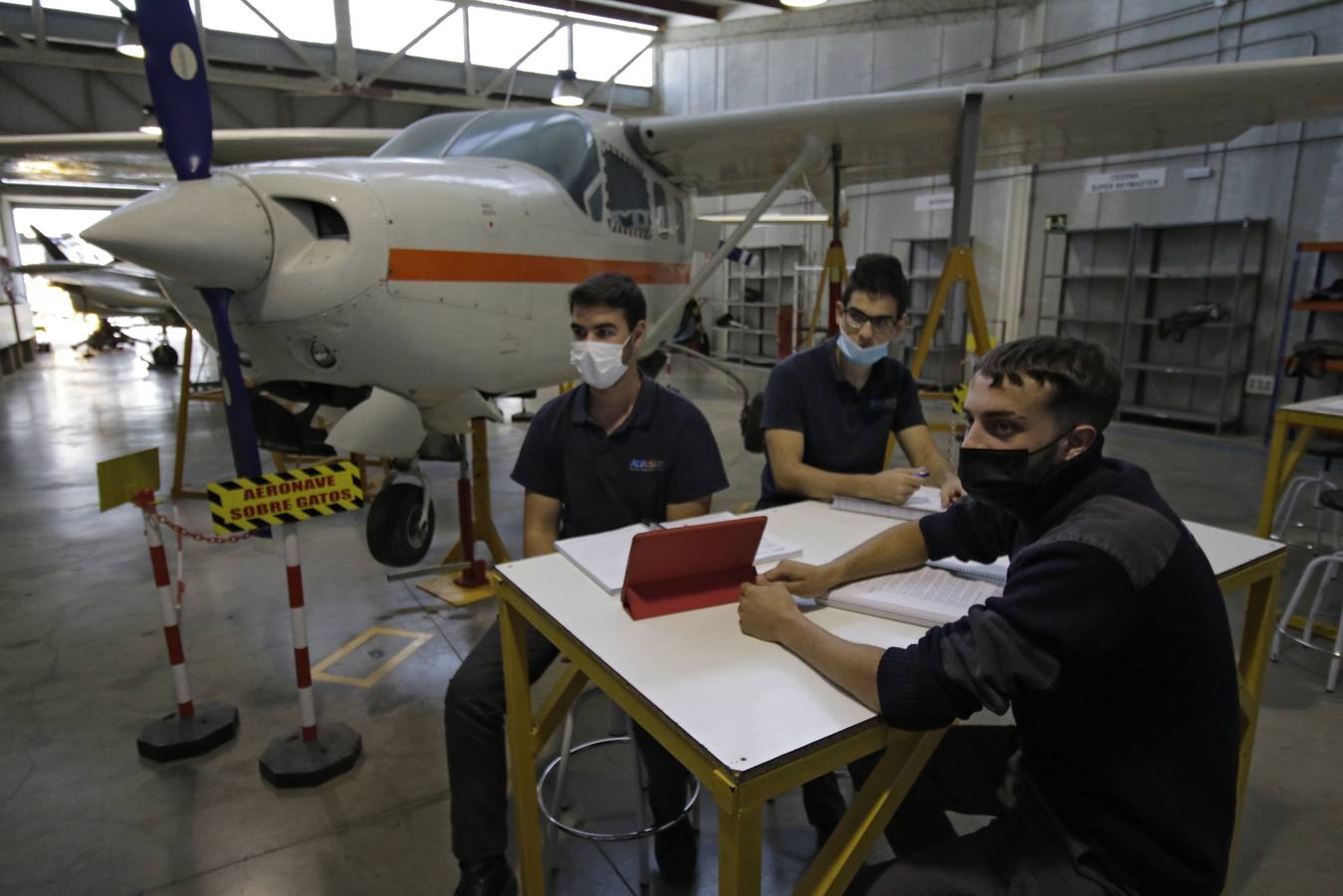 Narcoavionetas para hacer prácticas en un instituto de Sevilla