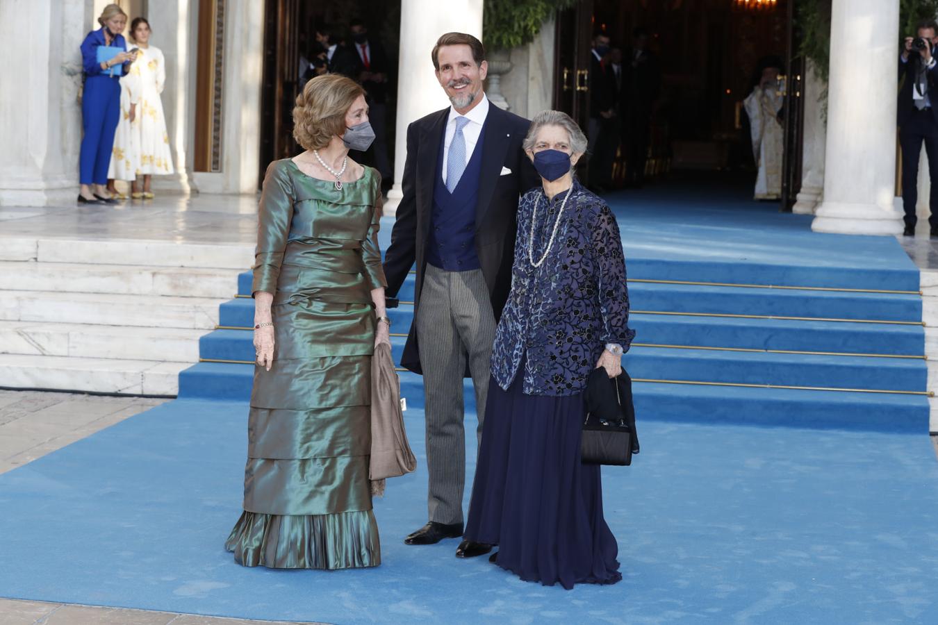 Doña Sofía junto a su hermana, Irene, y su sobrino Pablo de Grecia. 