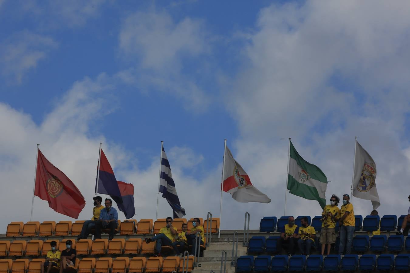 Búscate en el partido Cádiz-Alavés