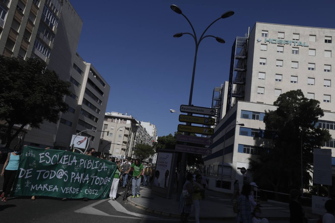 La Marea Blanca de Cádiz reivindica una sanidad pública y de calidad