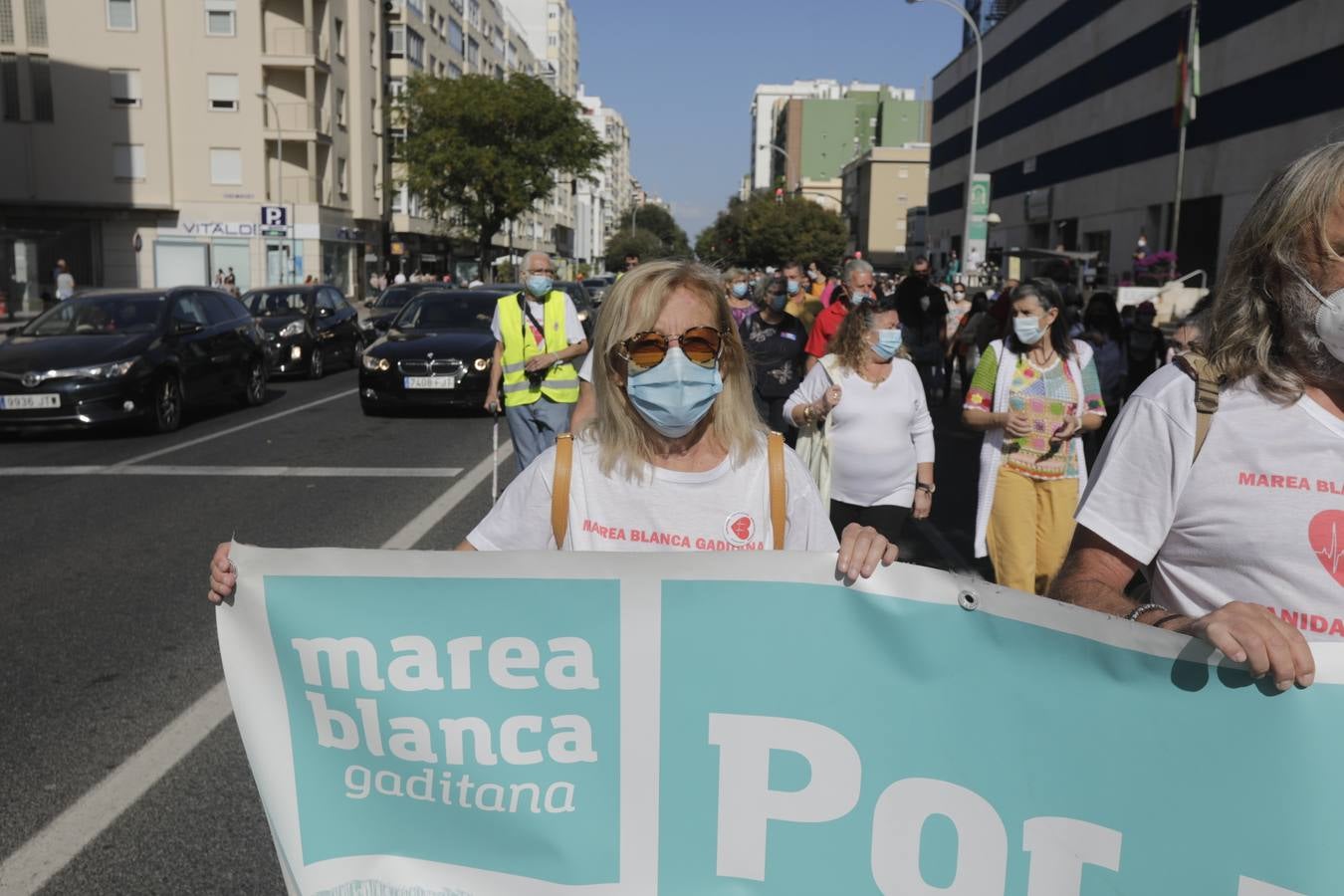 Fotos: Marea Blanca se moviliza en Cádiz por la sanidad pública