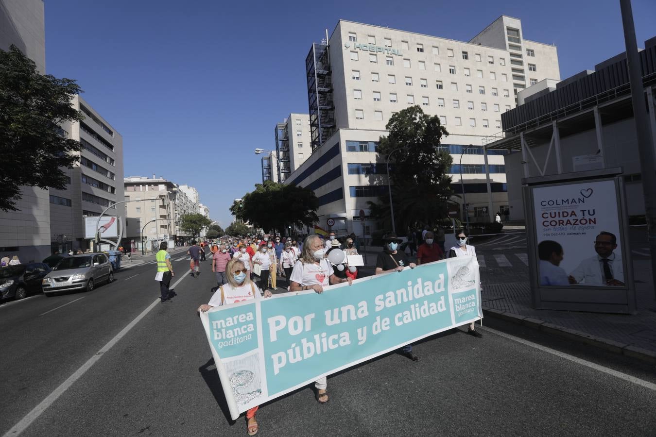 Fotos: Marea Blanca se moviliza en Cádiz por la sanidad pública