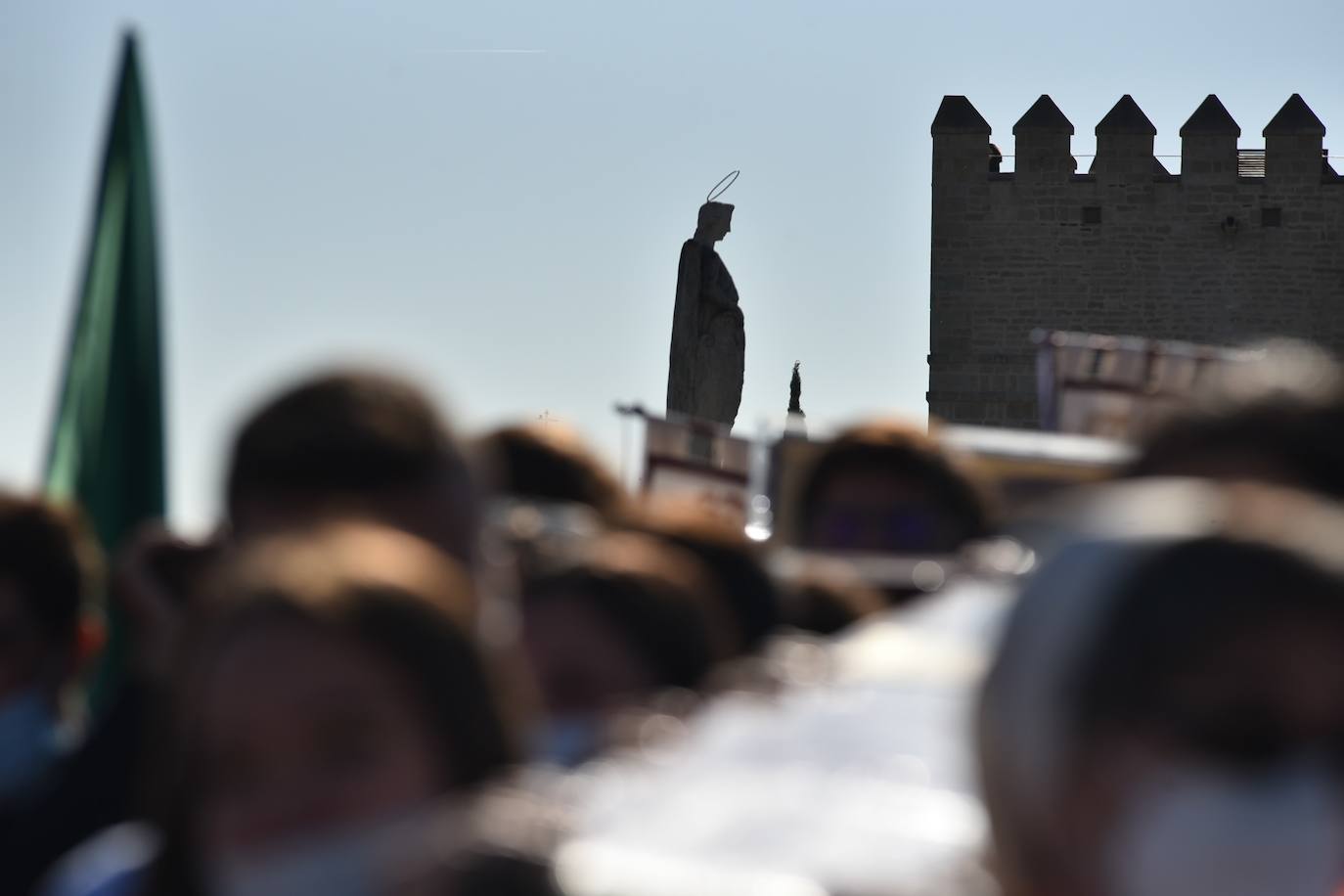 El recorrido de la Cruz de los Jóvenes por Córdoba, en imágenes