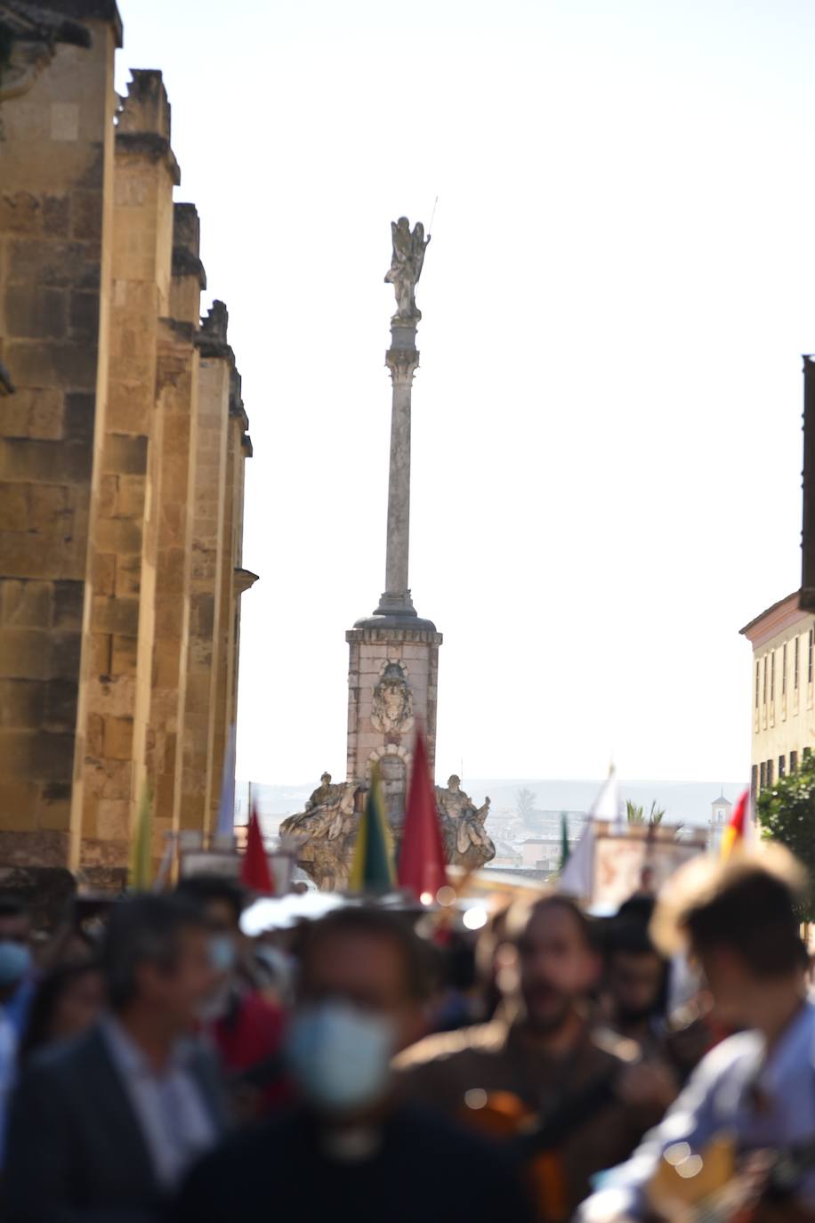 El recorrido de la Cruz de los Jóvenes por Córdoba, en imágenes