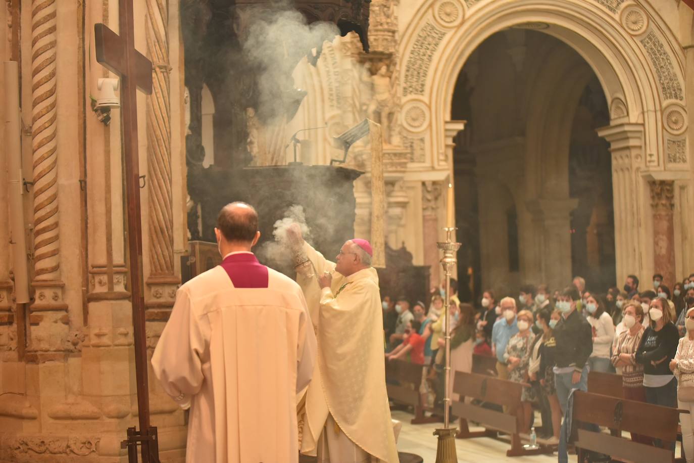 El recorrido de la Cruz de los Jóvenes por Córdoba, en imágenes