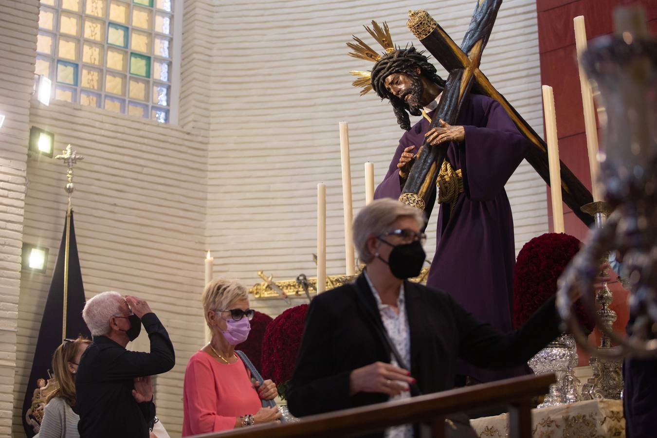 El cardenal Amigo Vallejo oficia una misa ante el Gran Poder