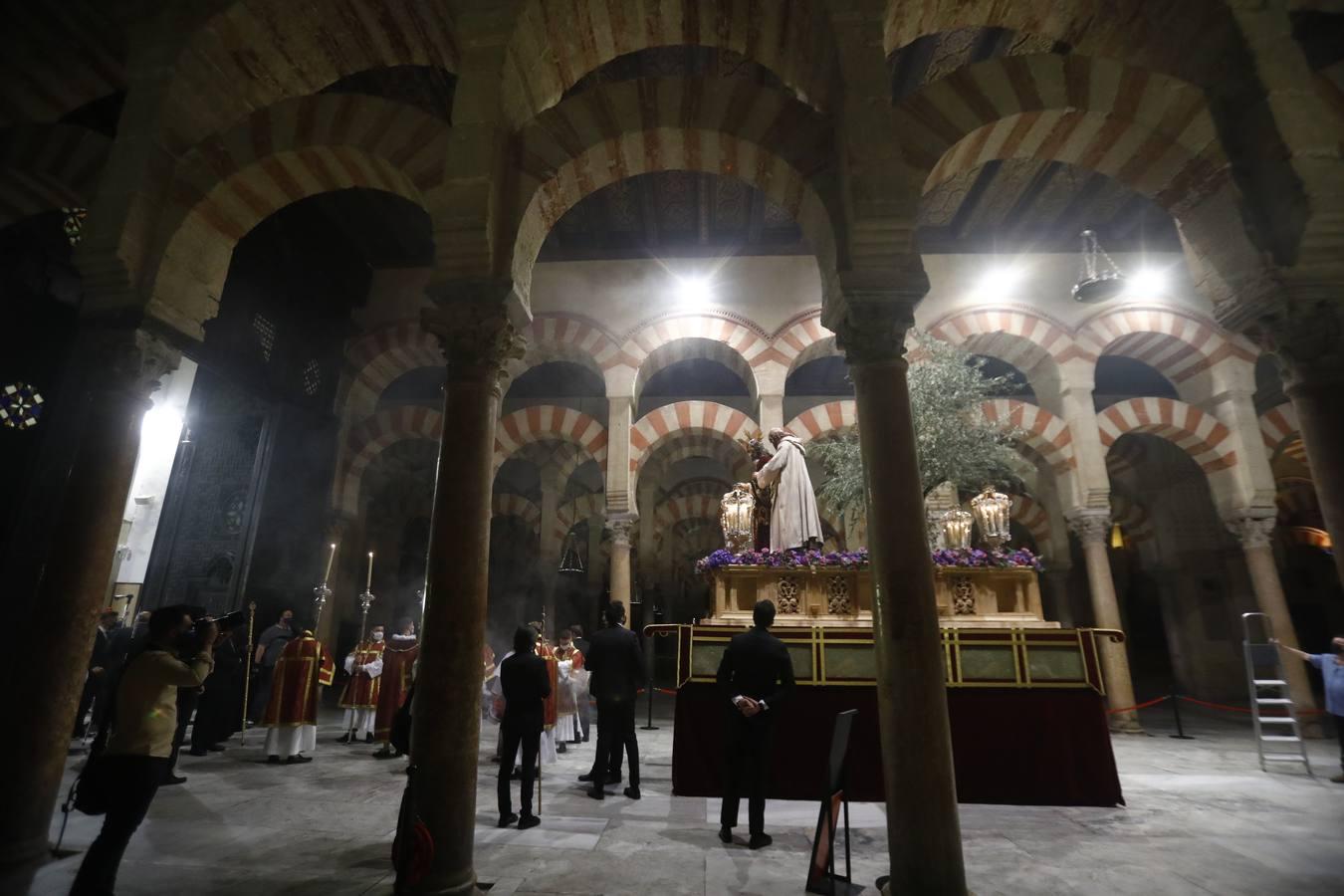 La procesión de Nuestro Padre Jesús de la Salud de Córdoba, en imágenes