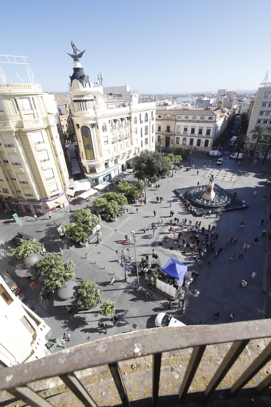 El imágenes, el reloj de las Tendillas de Córdoba, averiado