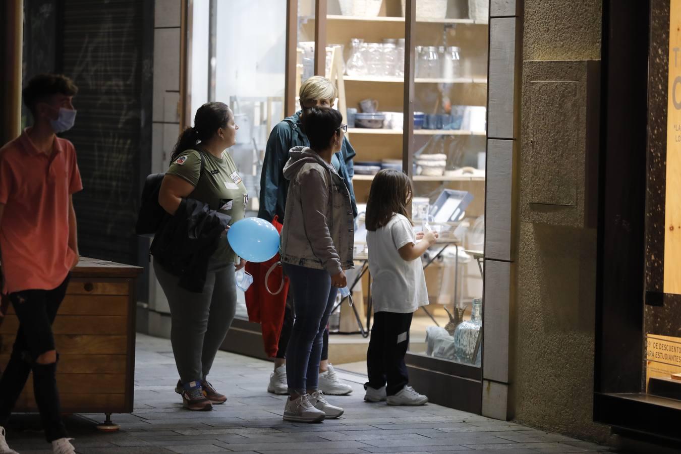 (Vídeo) La &#039;Shopping week&#039; impulsa el ambiente nocturno de las compras en el Centro de Córdoba