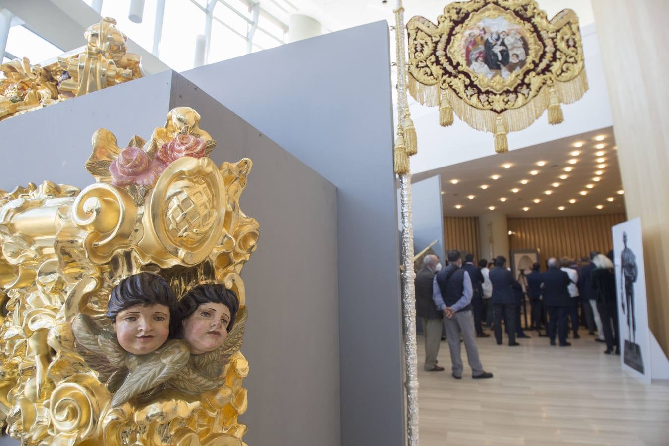 La exposición &#039;Patrimonio Macareno. Los oficios del arte sacro&#039;, en imágenes