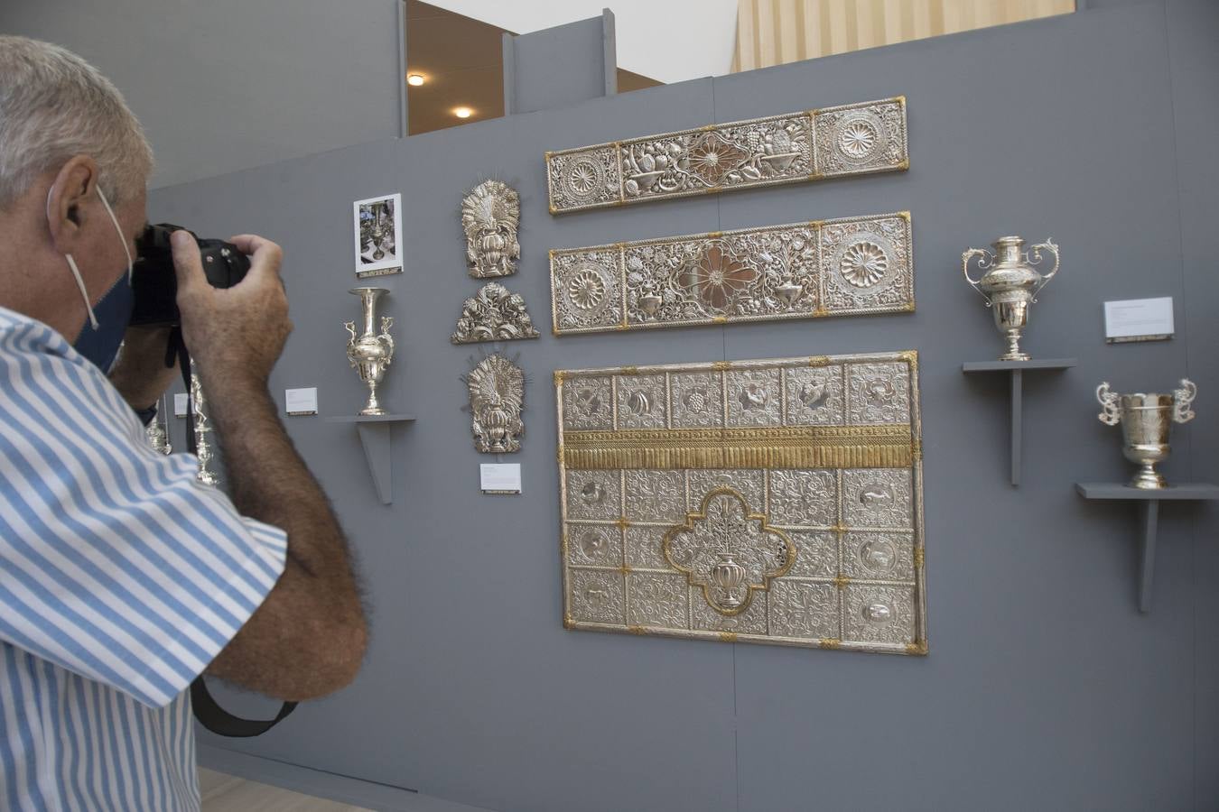 La exposición &#039;Patrimonio Macareno. Los oficios del arte sacro&#039;, en imágenes