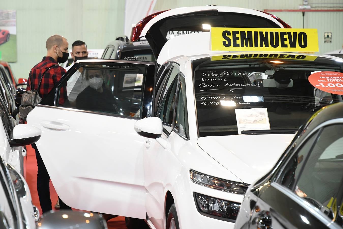 Inauguración del 11º Salón del Motor de Ocasión de Sevilla, en imágenes