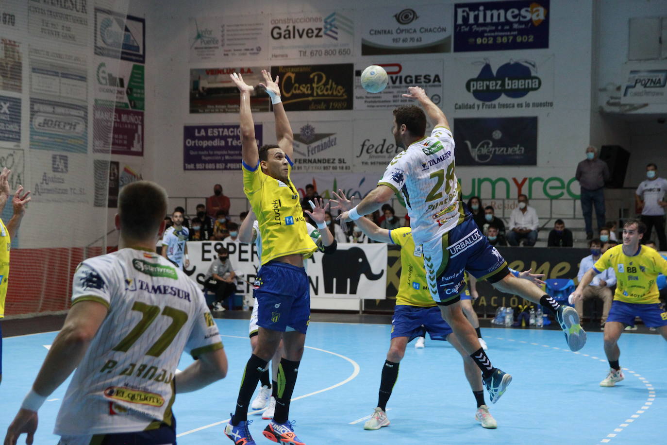 El Ángel Ximénez Puente Genil - Bidasoa de balonmano, en imágenes