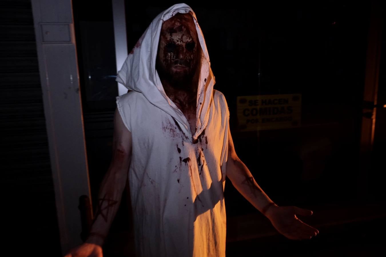 FOTOS: Los zombis siembran el terror en la calle Real de San Fernando