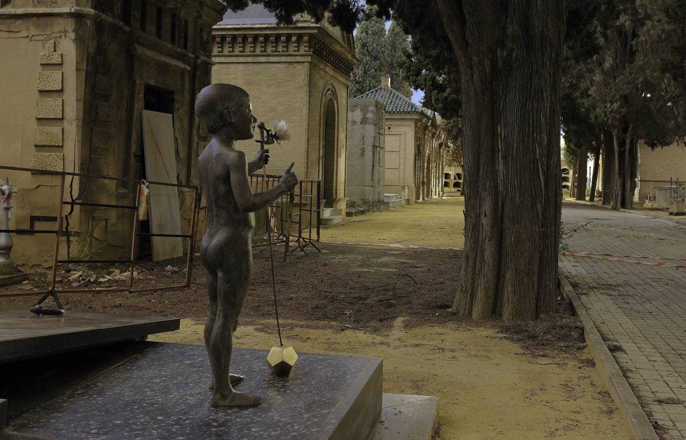 Un paseo, a oscuras, por el cementerio de San Fernando