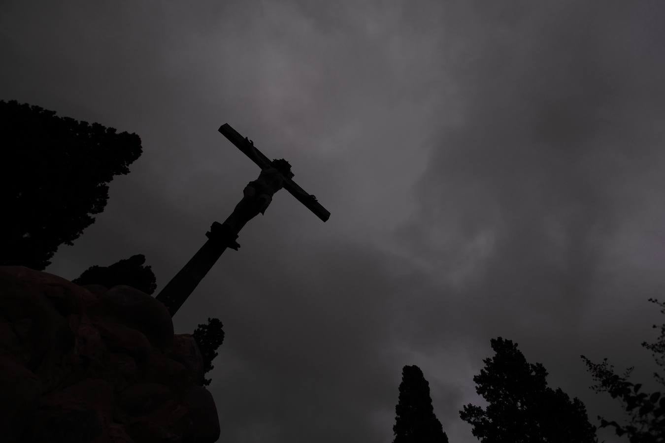 Un paseo, a oscuras, por el cementerio de San Fernando