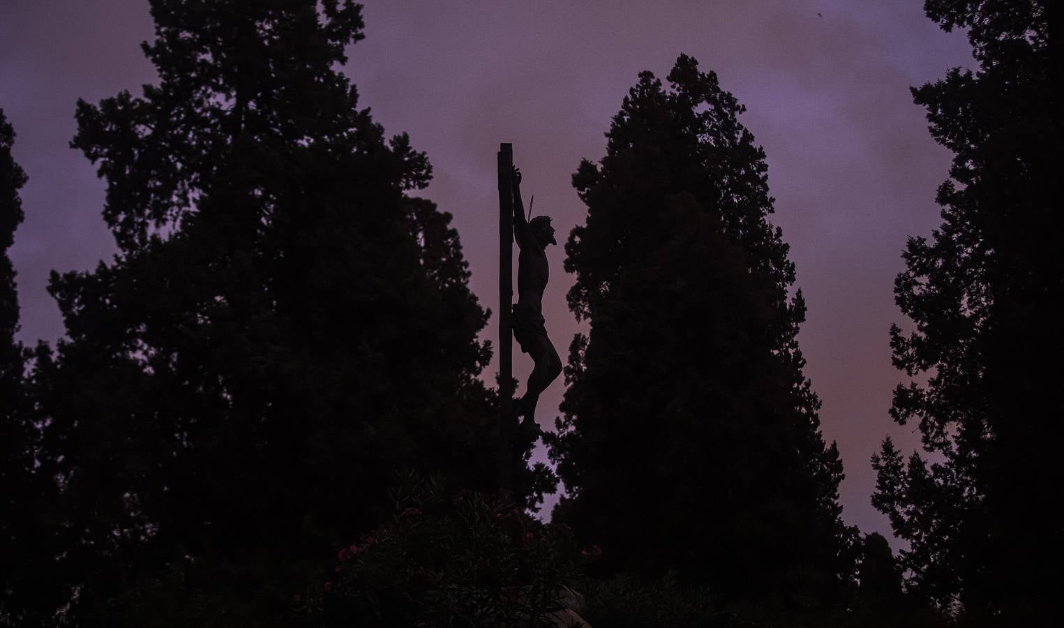 Un paseo, a oscuras, por el cementerio de San Fernando