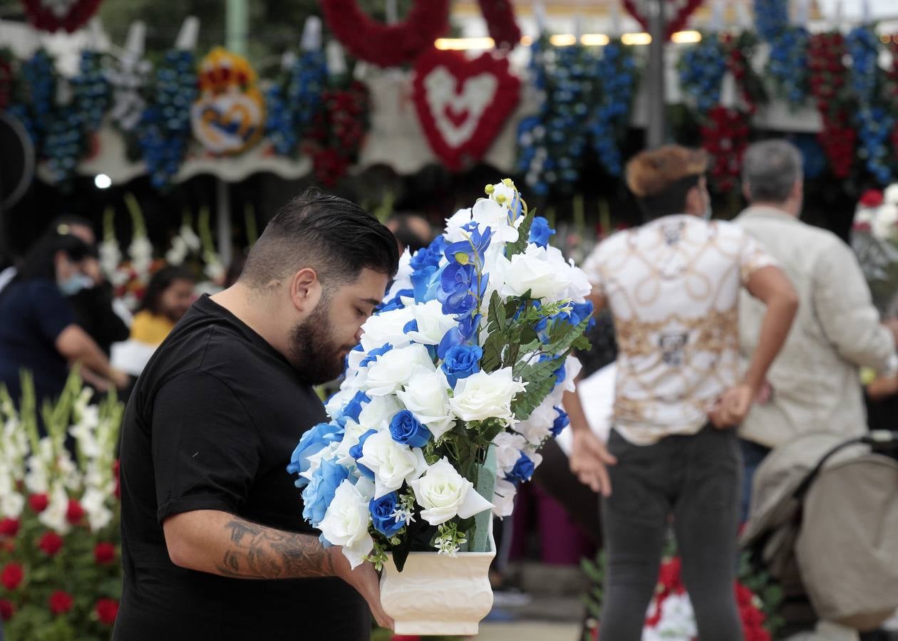 En imágenes, memoria y tradición en el cementerio de Sevilla