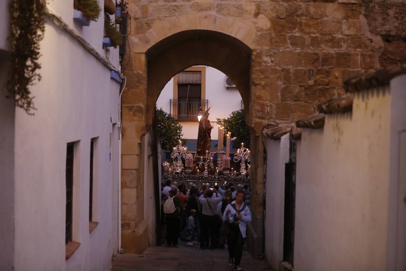 La procesión de la Virgen del Amparo en Córdoba, en imágenes