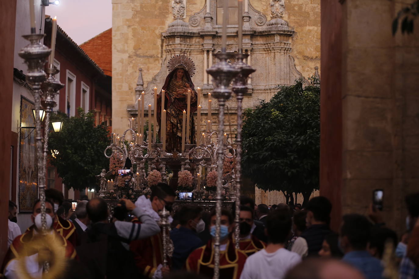 La procesión de la Virgen del Amparo en Córdoba, en imágenes