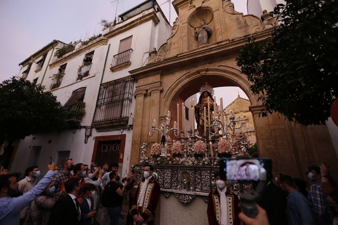 La procesión de la Virgen del Amparo en Córdoba, en imágenes
