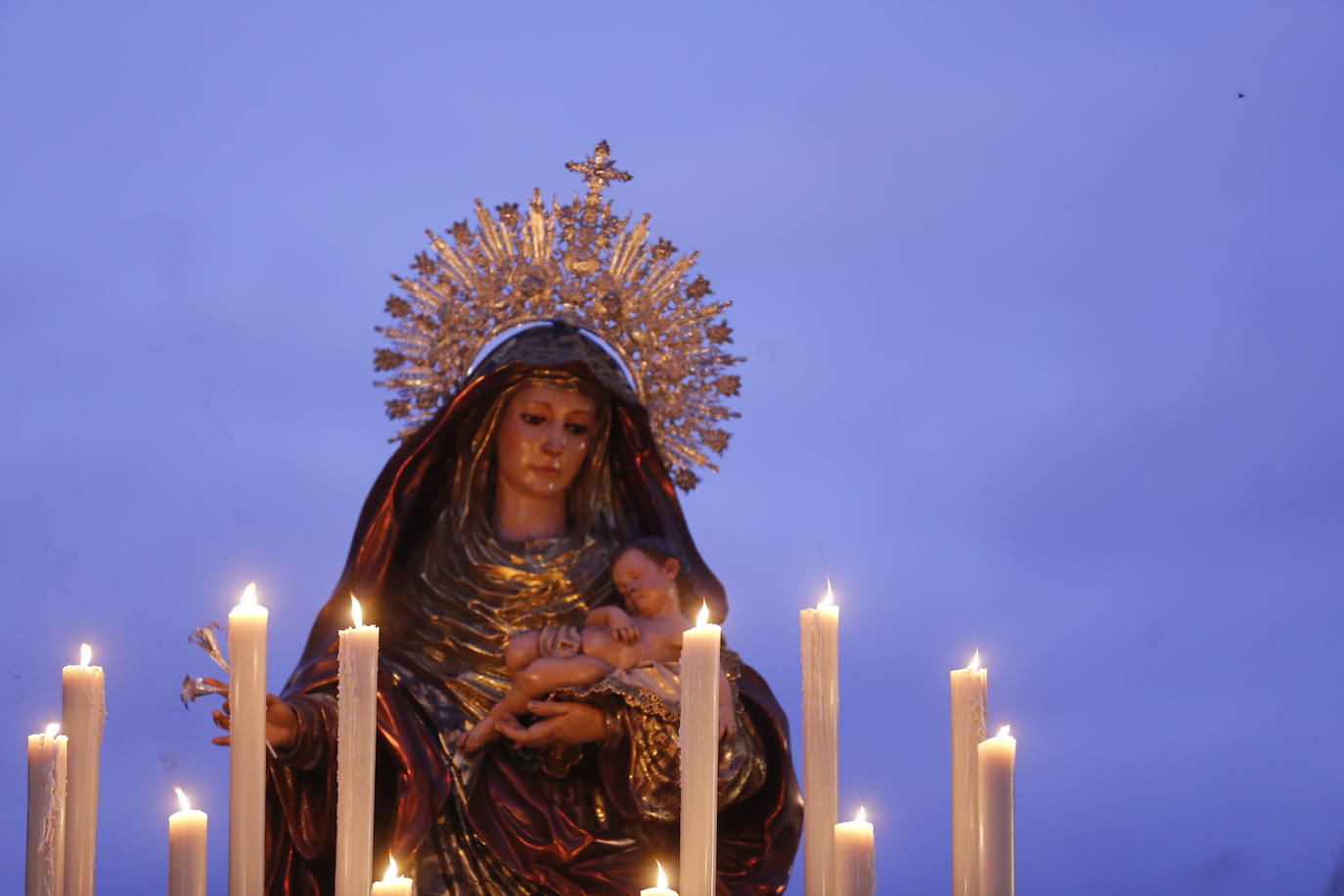 La procesión de la Virgen del Amparo en Córdoba, en imágenes