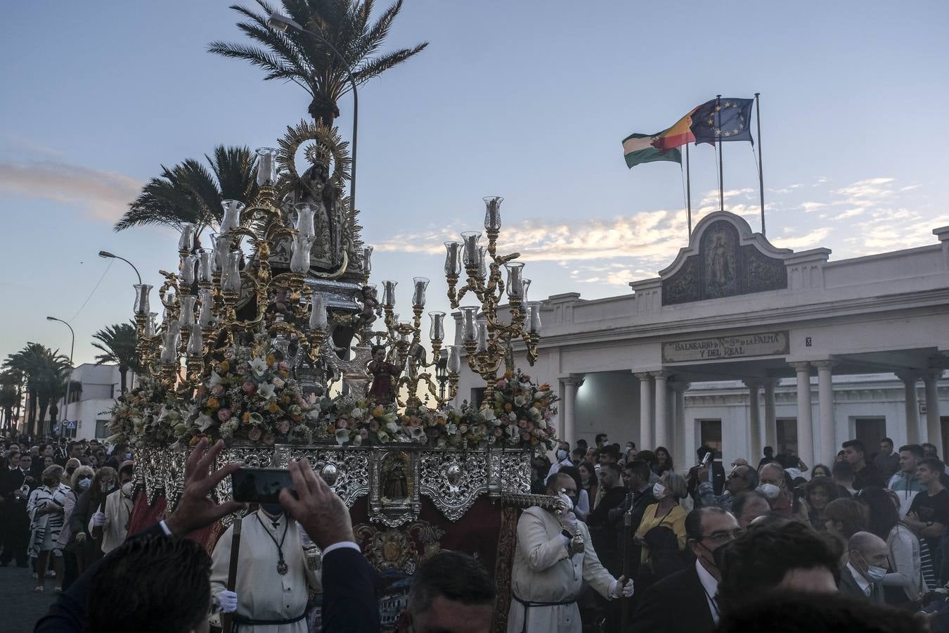 La Virgen de La Palma y el barrio de La Viña vuelven a reencontrarse mirando al mar