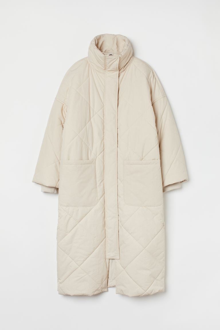 Abrigo guateado en color beige claro de H&amp;M (69,99€)