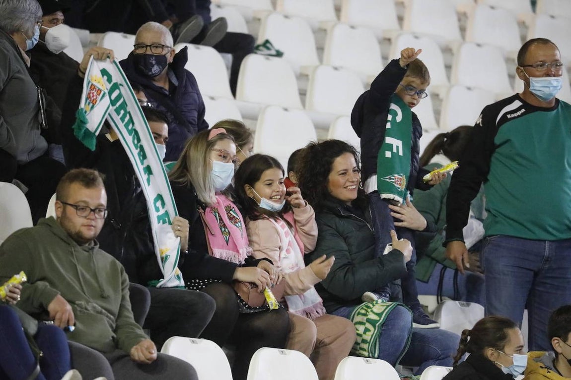 Córdoba-Montijo: el ambiente en las gradas de El Arcángel, en imágenes