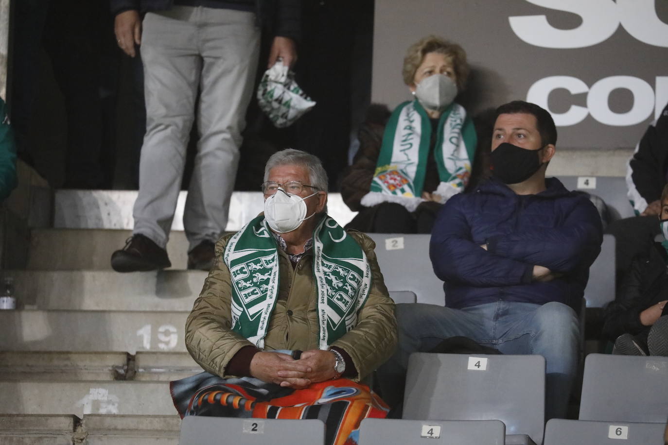 Córdoba-Montijo: el ambiente en las gradas de El Arcángel, en imágenes