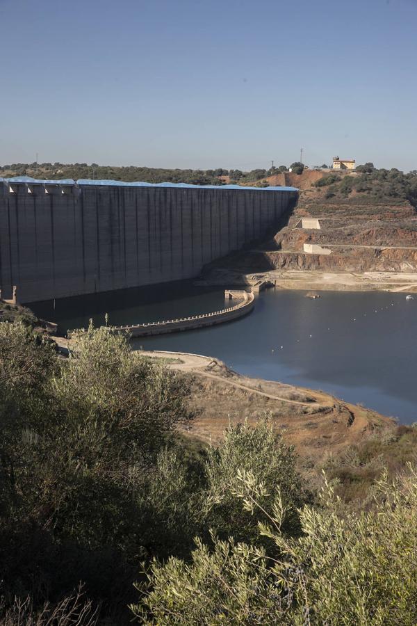 La sequía en el pantano de La Breña de Córdoba, en imágenes