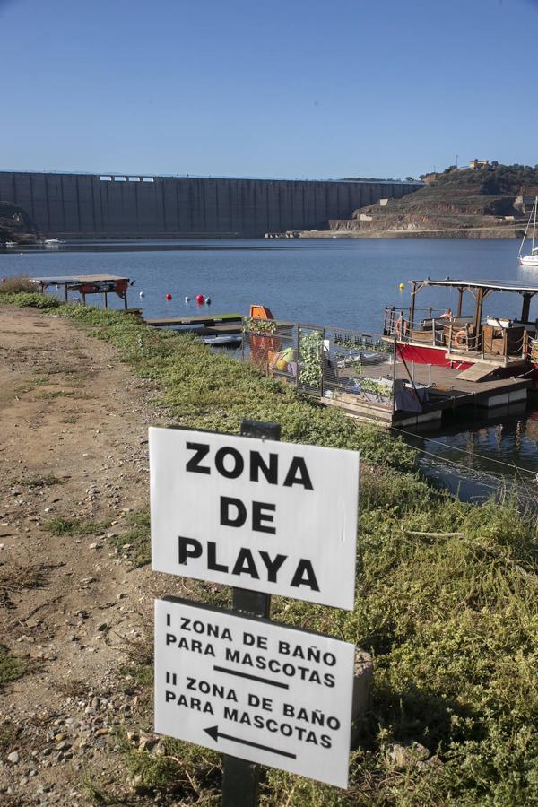 La sequía en el pantano de La Breña de Córdoba, en imágenes