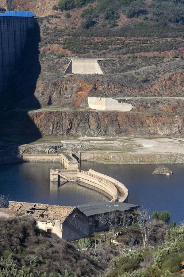 La sequía en el pantano de La Breña de Córdoba, en imágenes