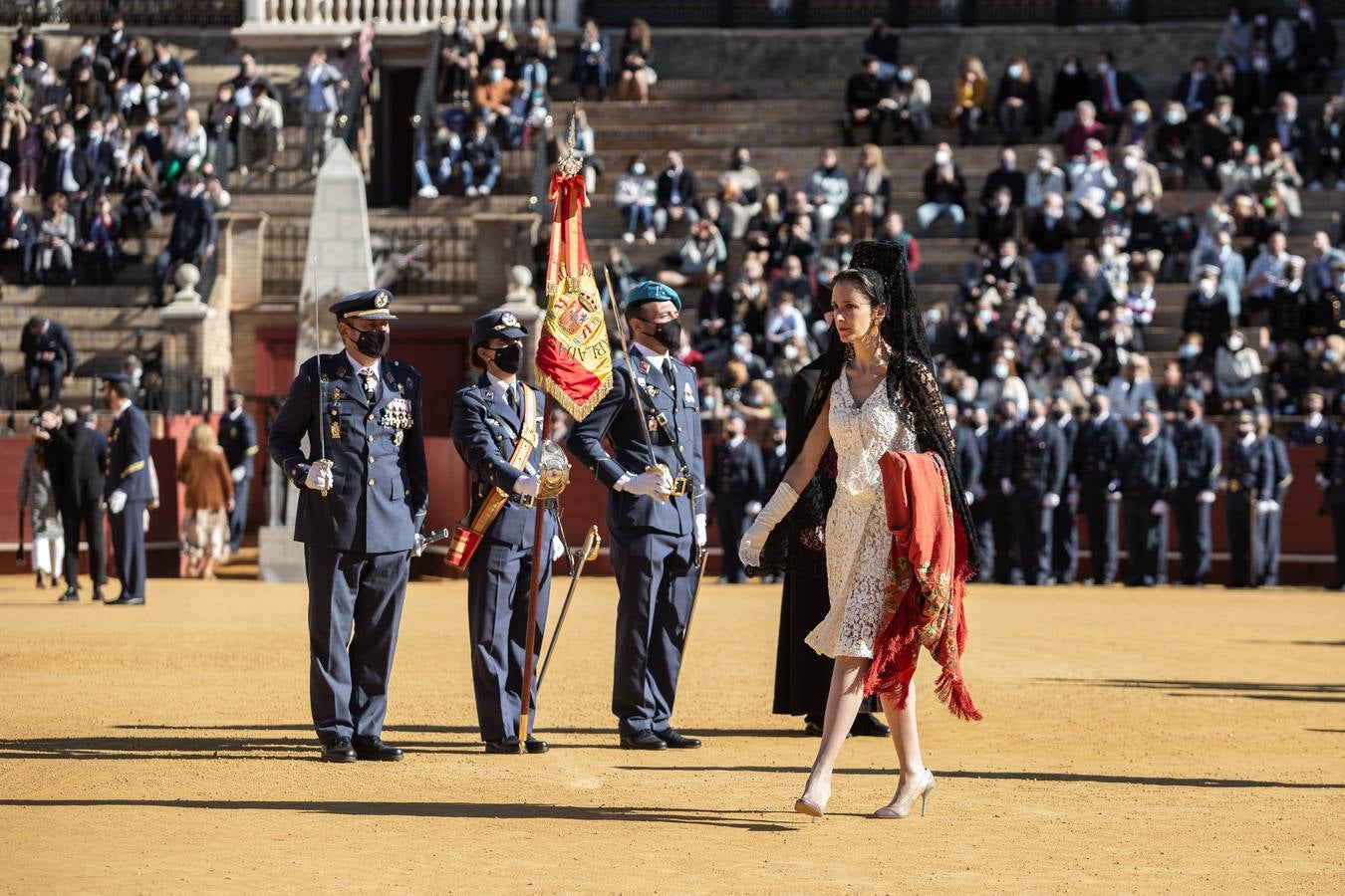 Jura de bandera en la plaza de toros de la Maestranza de Sevilla